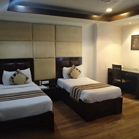 Hotel Aaron Castle New Delhi Exterior photo