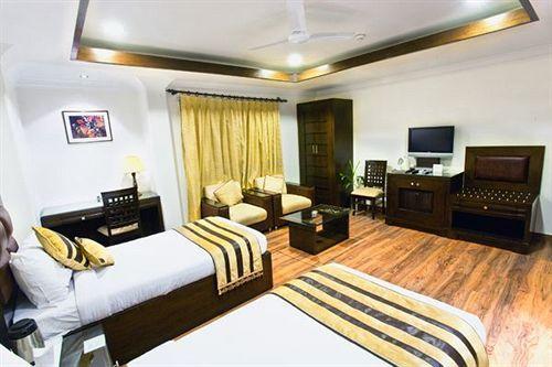 Hotel Aaron Castle New Delhi Exterior photo
