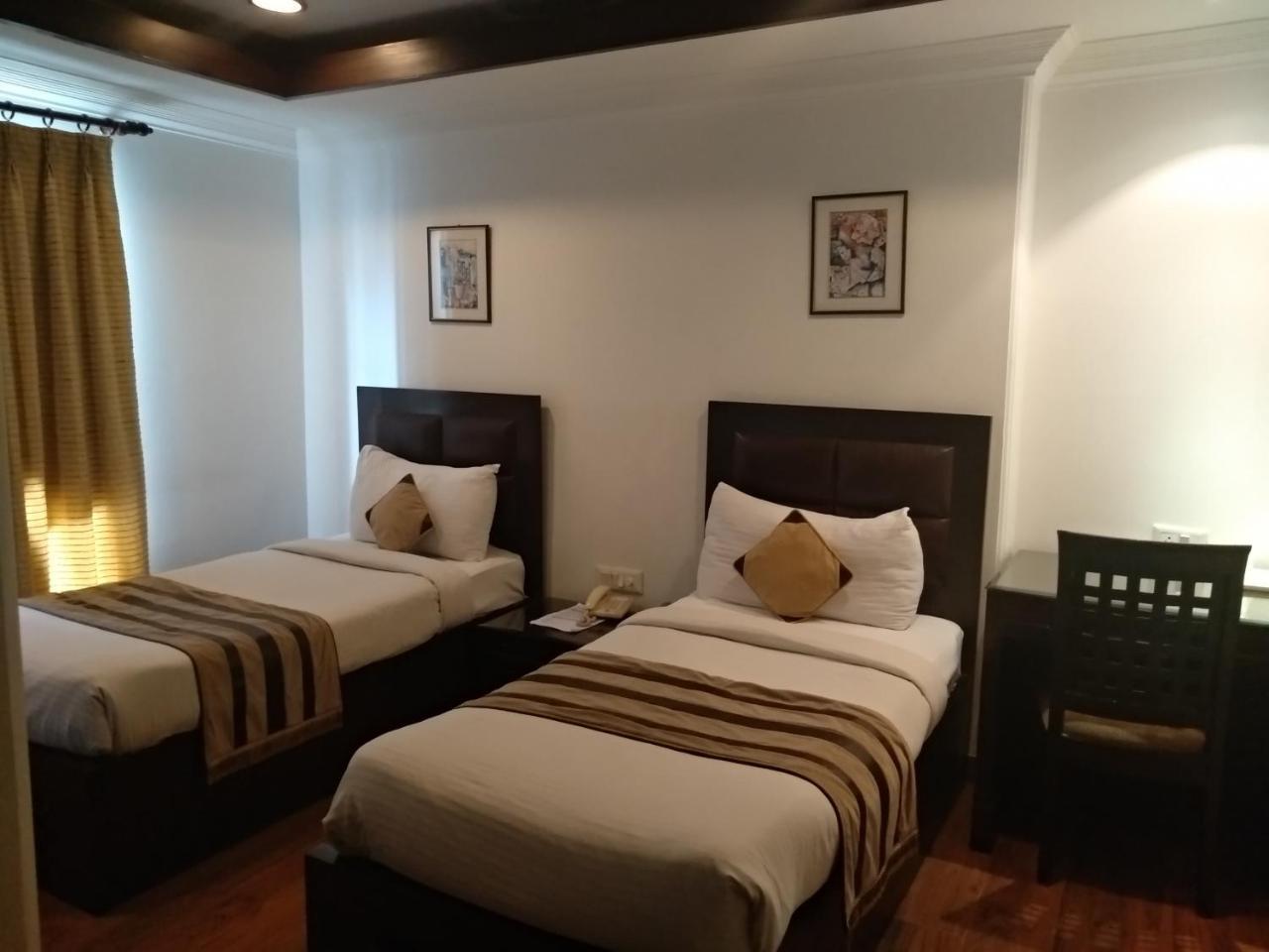 Hotel Aaron Castle New Delhi Exterior photo